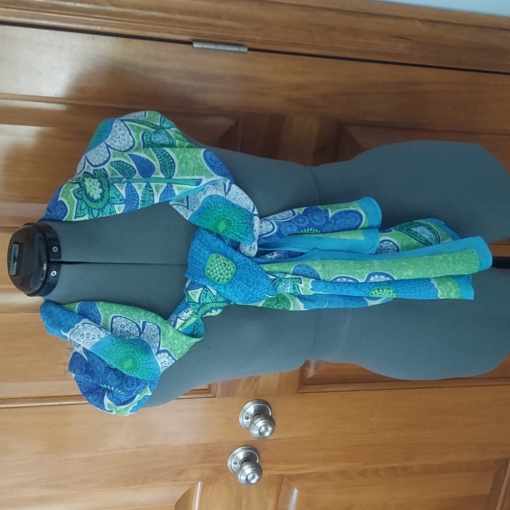 Vera Bradley Doodle Daisy Rectangle Blue & Green Floral Wrap Scarf, Retired 2012
